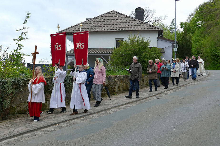 Markusprozession zum Kreuz an der Netzer Straße